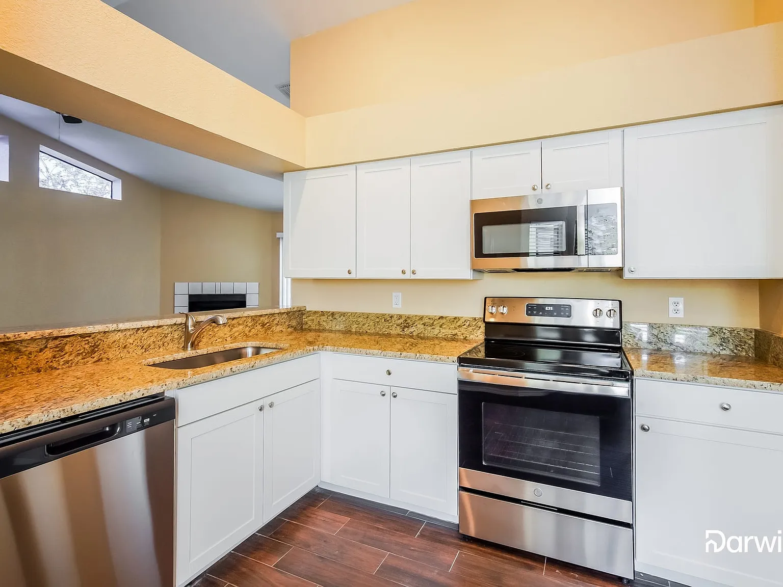 3 bed, 2.0 bath, 1316 sqft, $1,725 — Photo 3