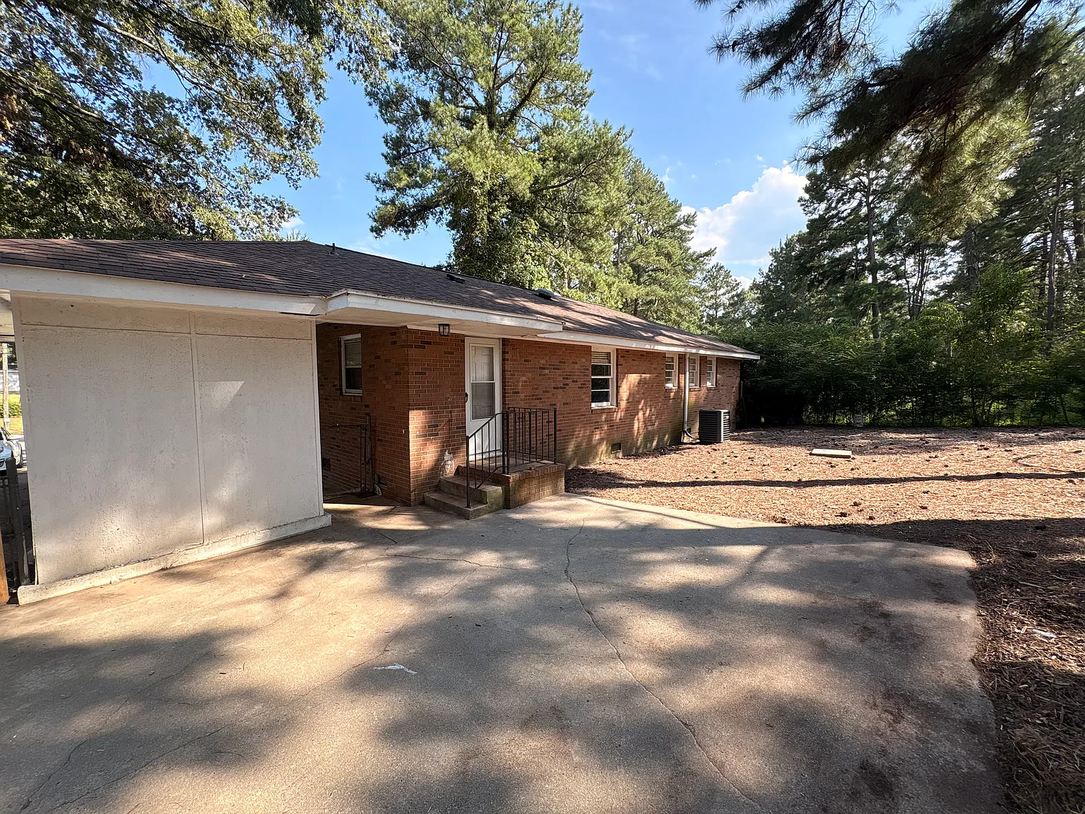 3 bed, 1203 sqft, $1,550 — Photo 2