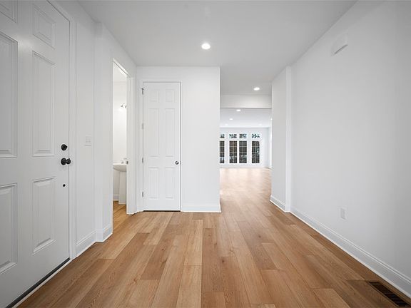 5th image of 722 Withers Park Dr