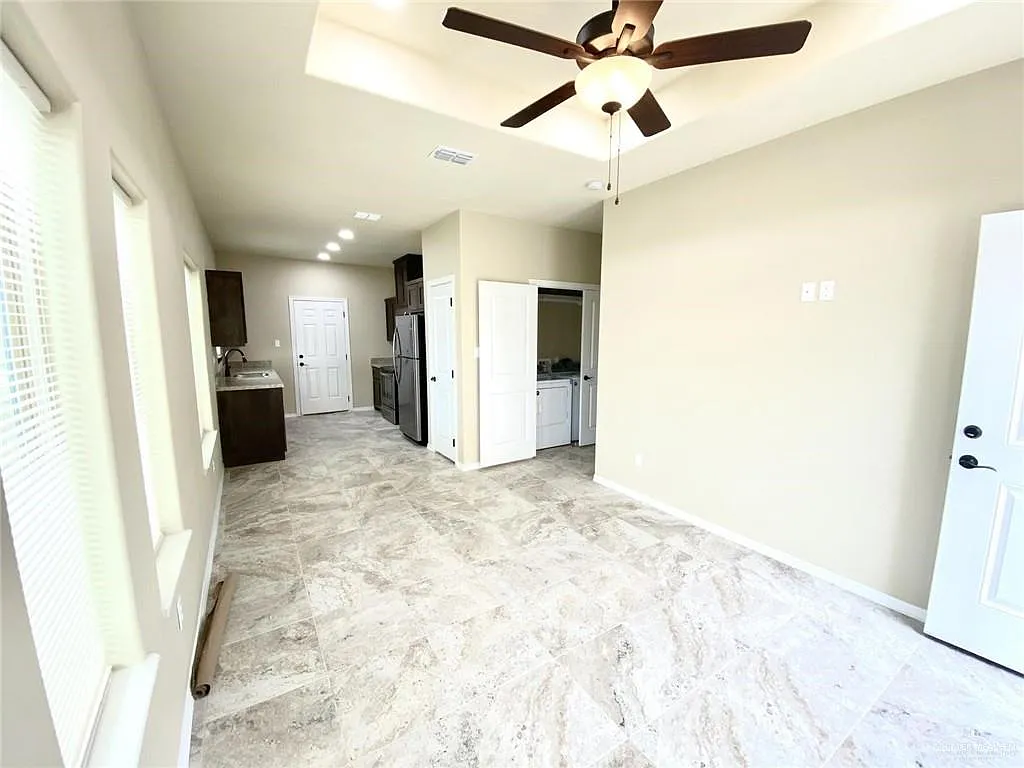 Building Photo - 5709 Nightingale Ave #1