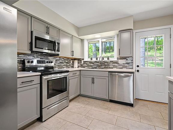 5th image of 44 Rupert Ln