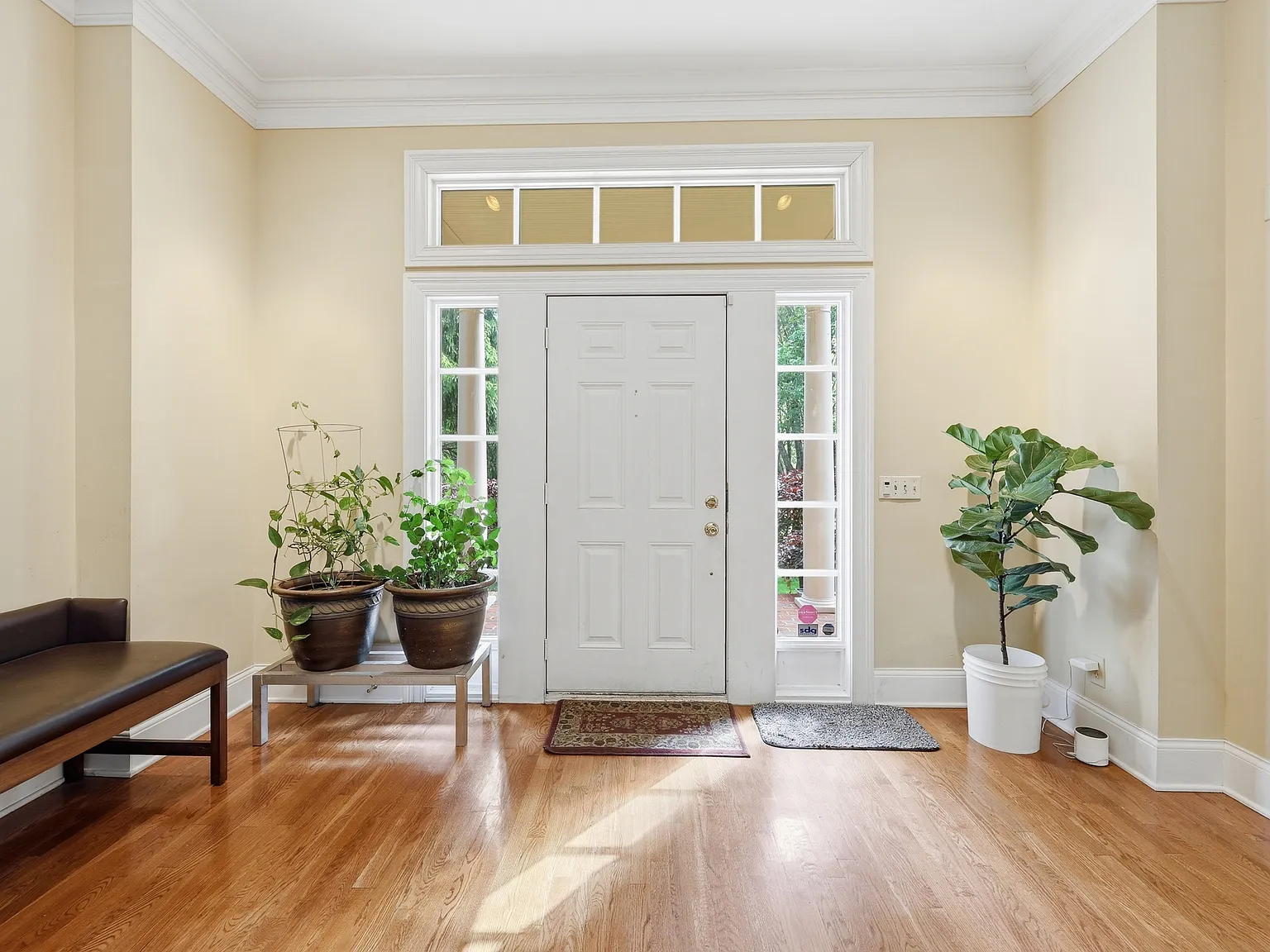 4 bed, 5.5 bath, 7600 sqft, $6,995 — Photo 3