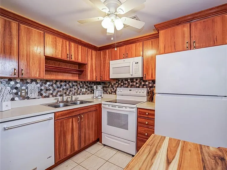 55 Woodland Dr #206 — Photo 9
