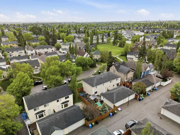 172 Somme Mnr SW, Calgary, AB T2T 6L5