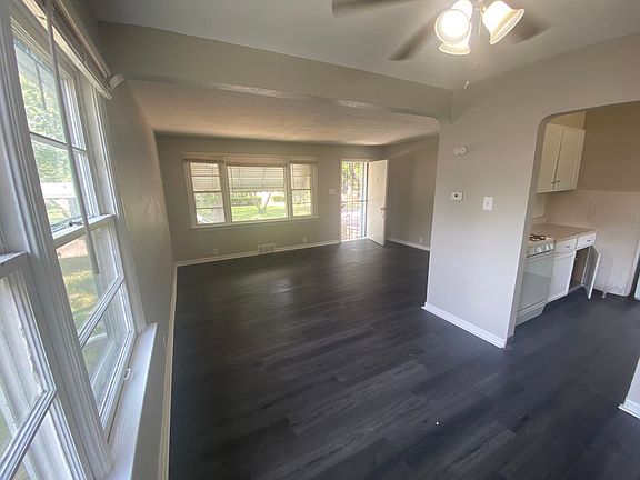 3rd image of 9820 Winkler Dr
