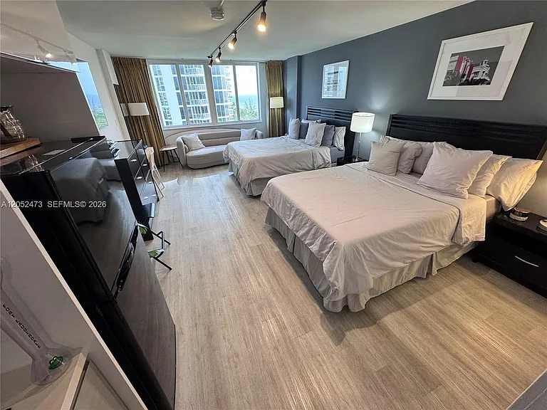 19201 Collins Ave #718 — Photo 2