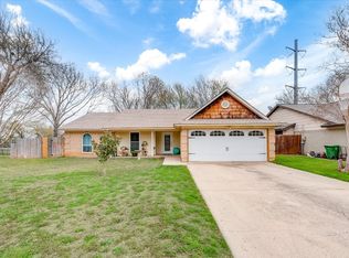 3032 Oak Valley Dr, Bedford, TX