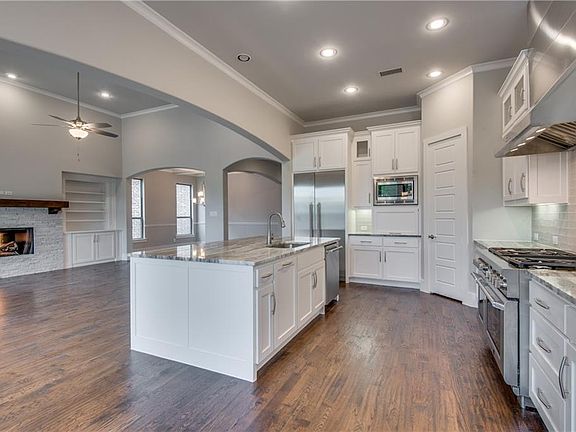 2nd image of 6204 Avalon Woods Dr
