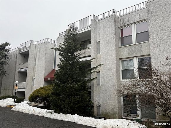 5th image of 462 River Rd APT C