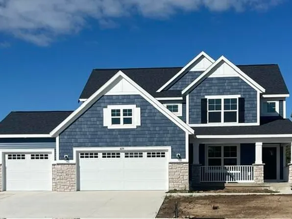 671 Waterford Village Dr NW, Grand Rapids, MI 49534