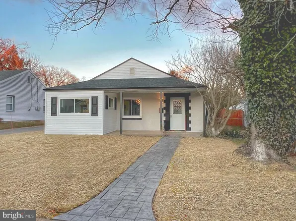 16 Herald Pl, Aston, PA 19014