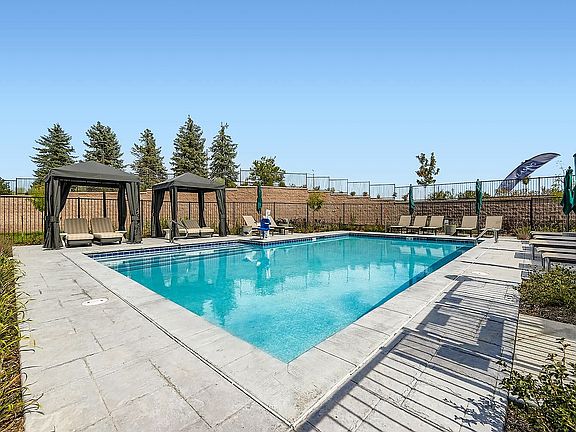 Lennox at Copperleaf Pool