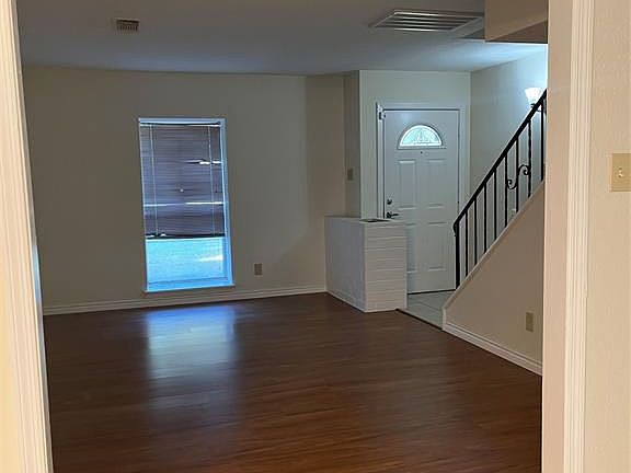 4th image of 4115 Tidewater Dr