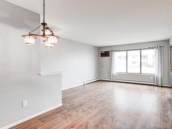 4th image of 1700 River Rd APT 9