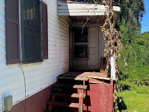 2nd image of 1023 E Church St