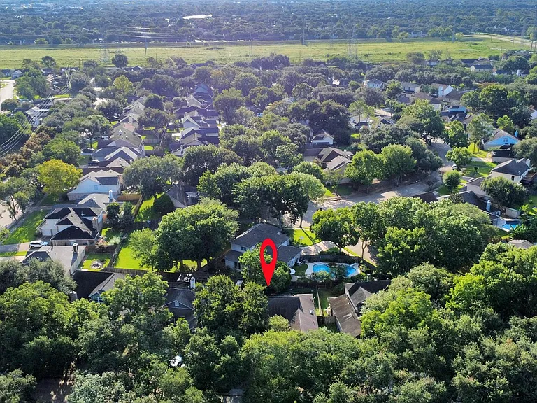 3611 Bee Bayou Ln — Photo 32