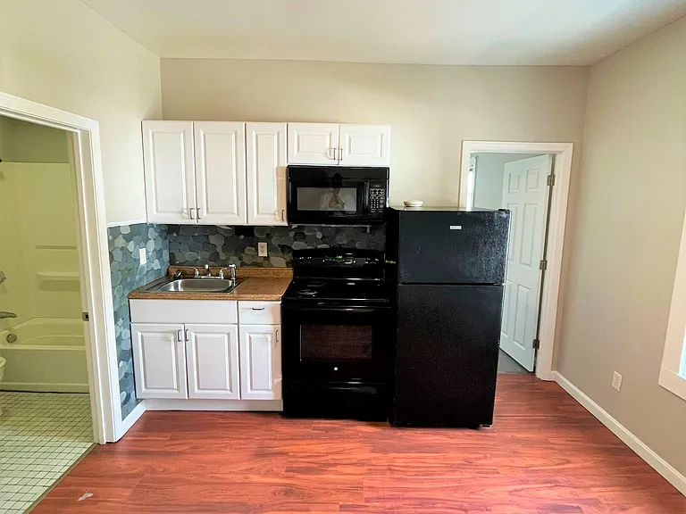 378 Center St #1 — Photo 2