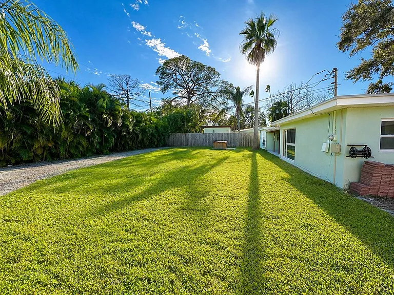 1817 Santa Barbara Dr — Photo 18