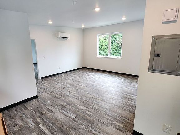 5th image of 8333 Dallas Ave S #1046