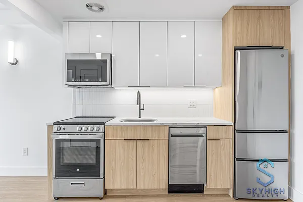 Rented by Skyhigh Realty NYC LLC | media 3