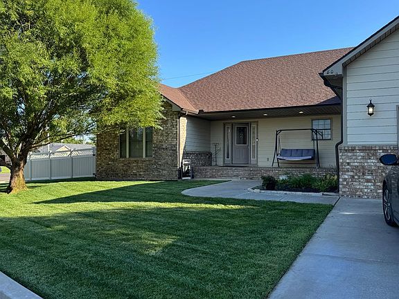 3rd image of 800 N Holly Dr