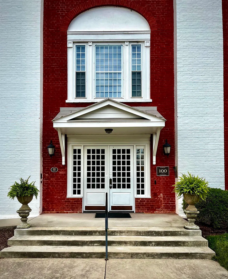 100 Village Dr APT 401 photo 1