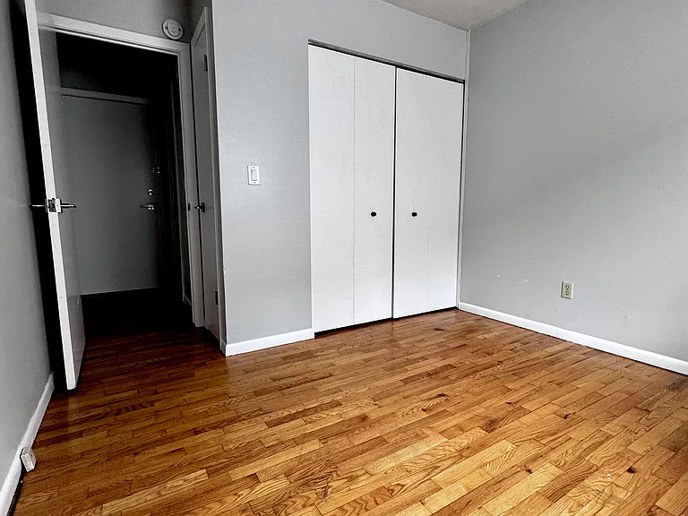 2212 Bryant Ave S — Photo 6