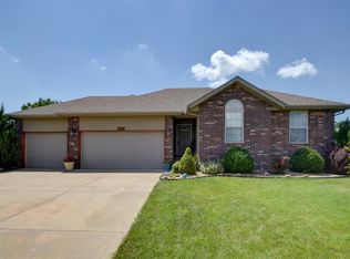 5317 S Winsor Dr, Battlefield, MO 65619