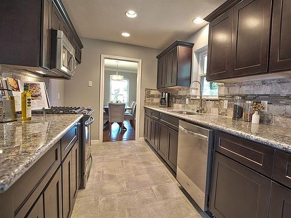 3rd image of 5818 Sunnywood Dr