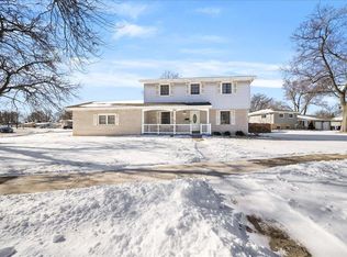 741 Pettibone St, Crown Point, IN 46307