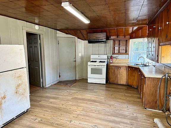 4th image of 512 Schlessinger St