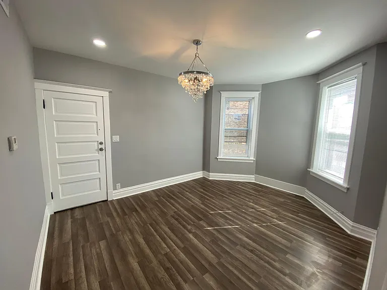 1131 W Wellington Ave #1R — Photo 4