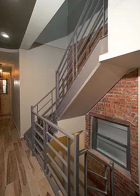 Rented by Realty Advisors Group | media 32