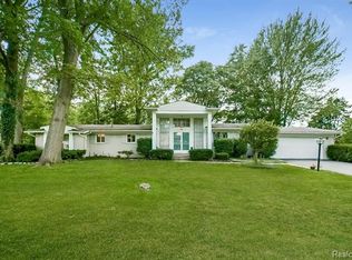 3751 Eastbourne Dr, Troy, MI 48084