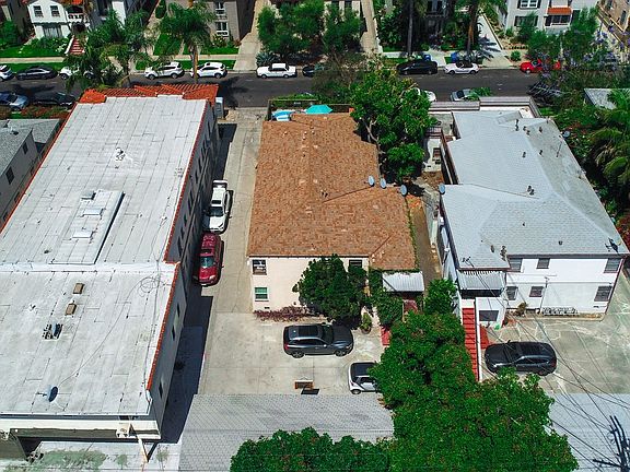3rd image of 418 N Sierra Bonita Ave