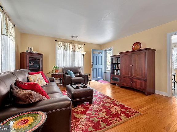 3rd image of 2408 McKinley Ave
