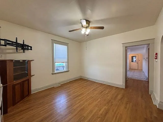 527 Alexander St — Photo 5