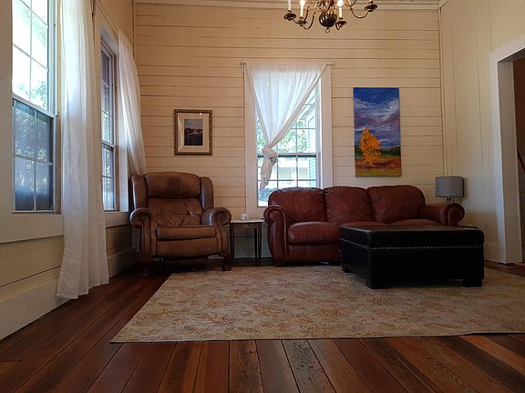 3rd image of 1201 Farm St