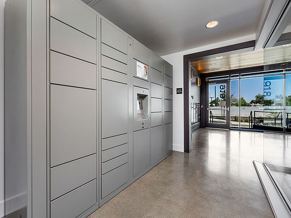 3rd image of 918 20th St #201