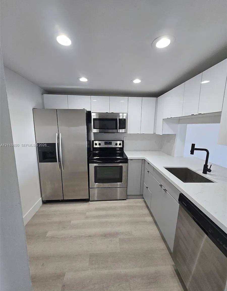 Montecarlo Condo — Photo 3