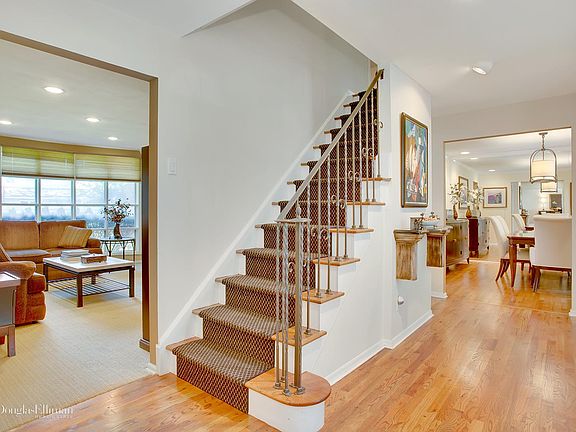 3rd image of 21 Holly Ln