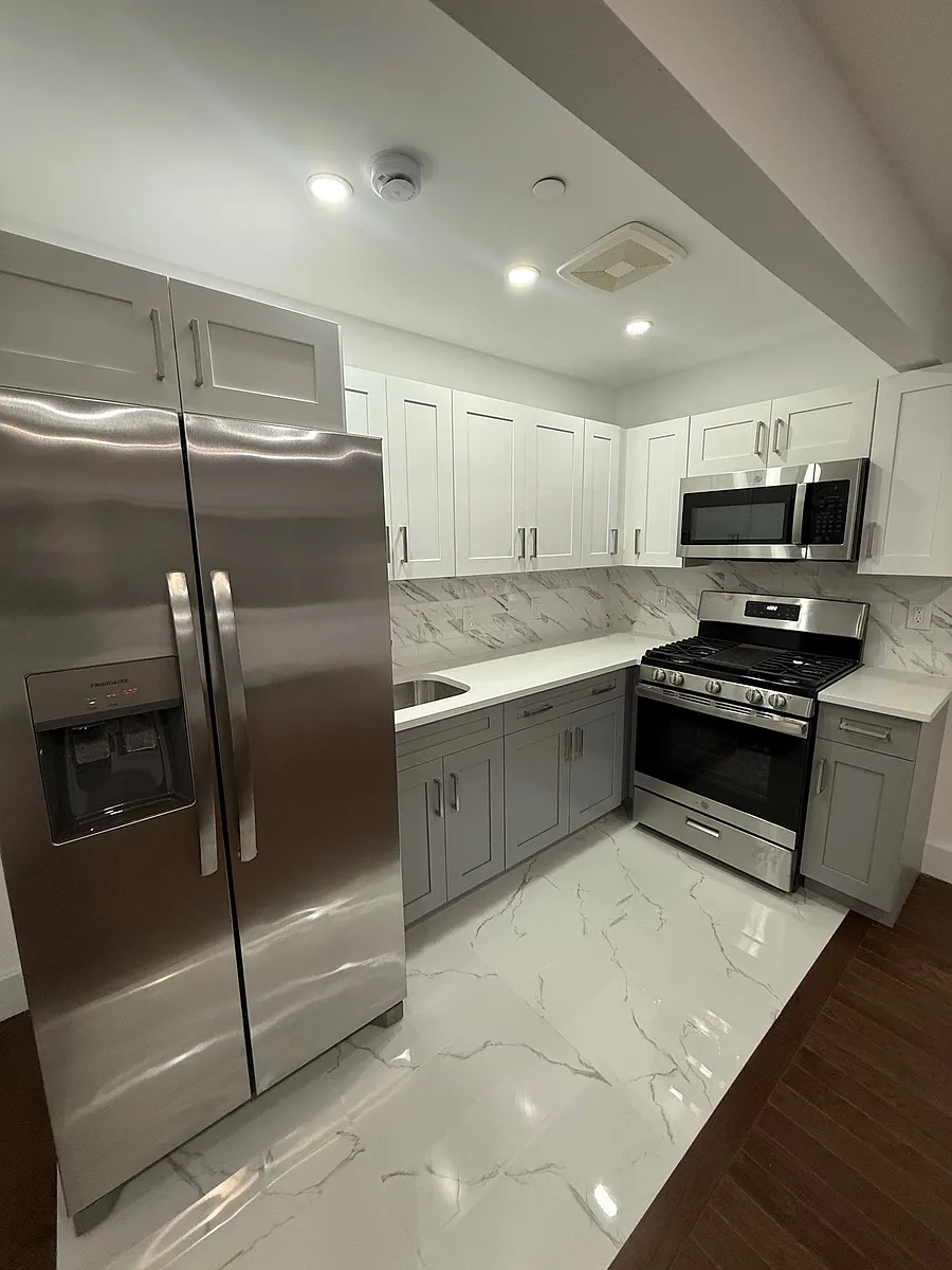 Building Photo - 532 Beach 72 St #2