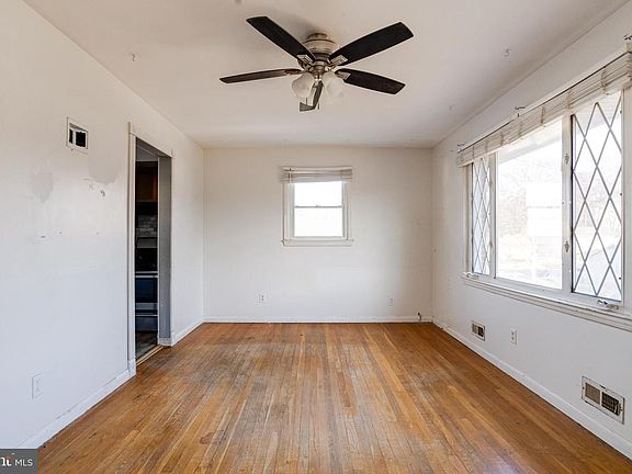 4th image of 38 Glendale Ave