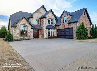 1765 S Cherry Hills Dr, Fayetteville, AR 72701