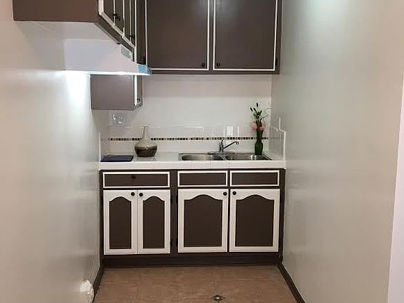 4th image of 439 S Bonnie Brae St APT 105