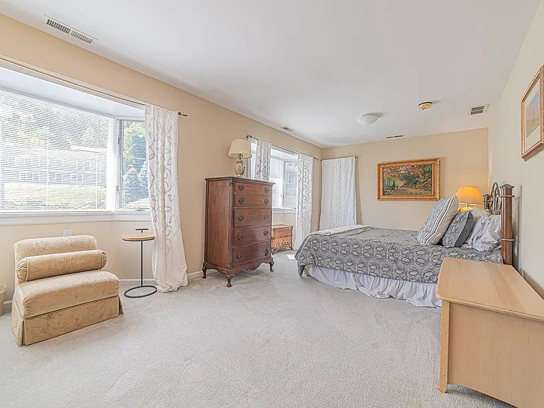 20 Shore Rd — Photo 71