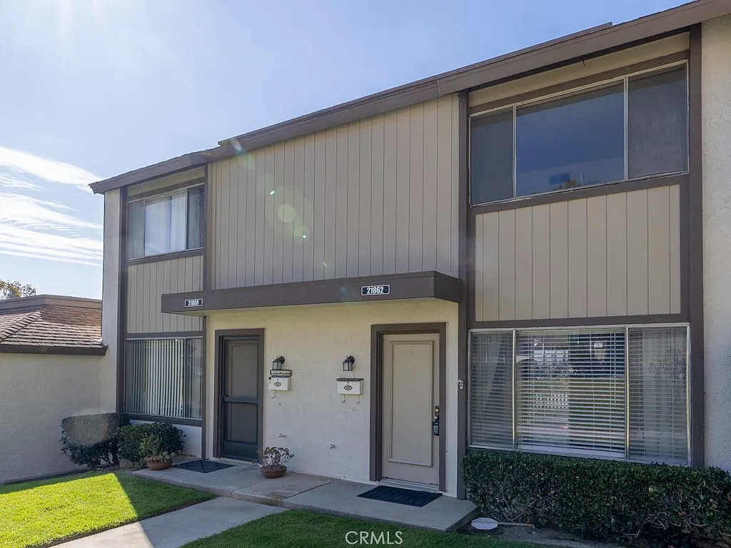2 bed, 878 sqft, $2,650 — Photo 3