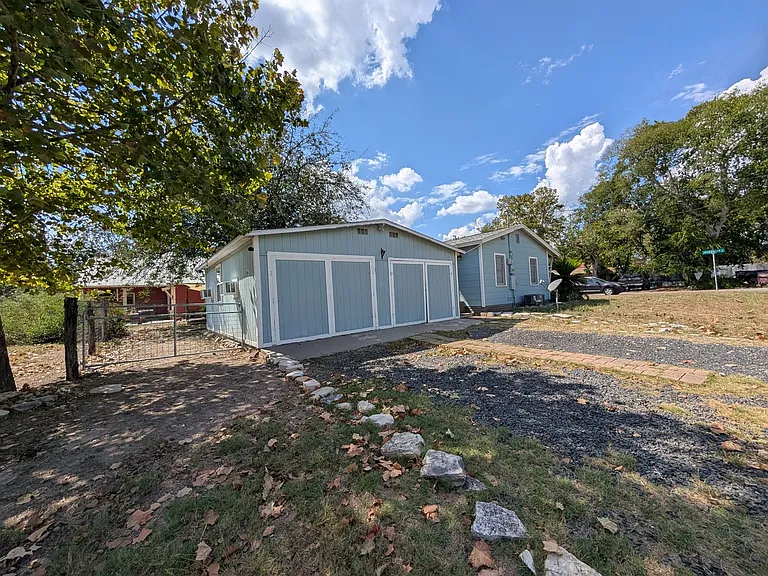 890 Josephine St — Photo 48
