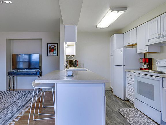 4th image of 8913 SE Rhone St