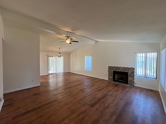 3rd image of 40641 Schafer Pl